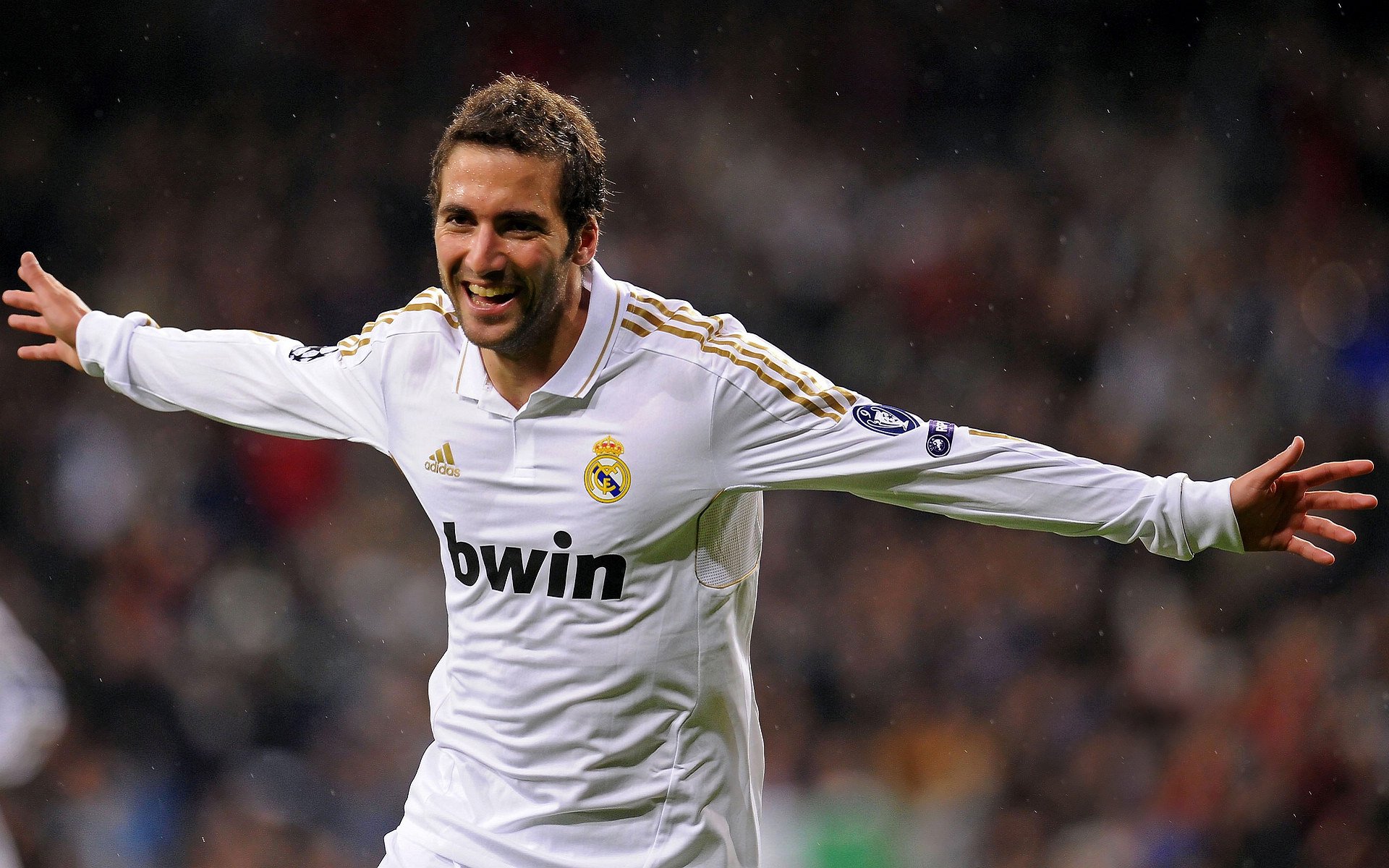 CBA常规赛广东德比广东宏远笑到最后 易建联里突外投再现老将风范